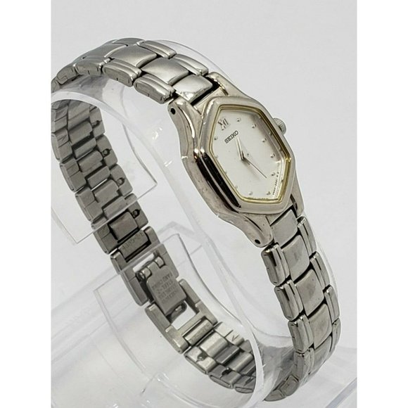 Seiko 17mm Silver Womens Watch V400-5631 main image 4